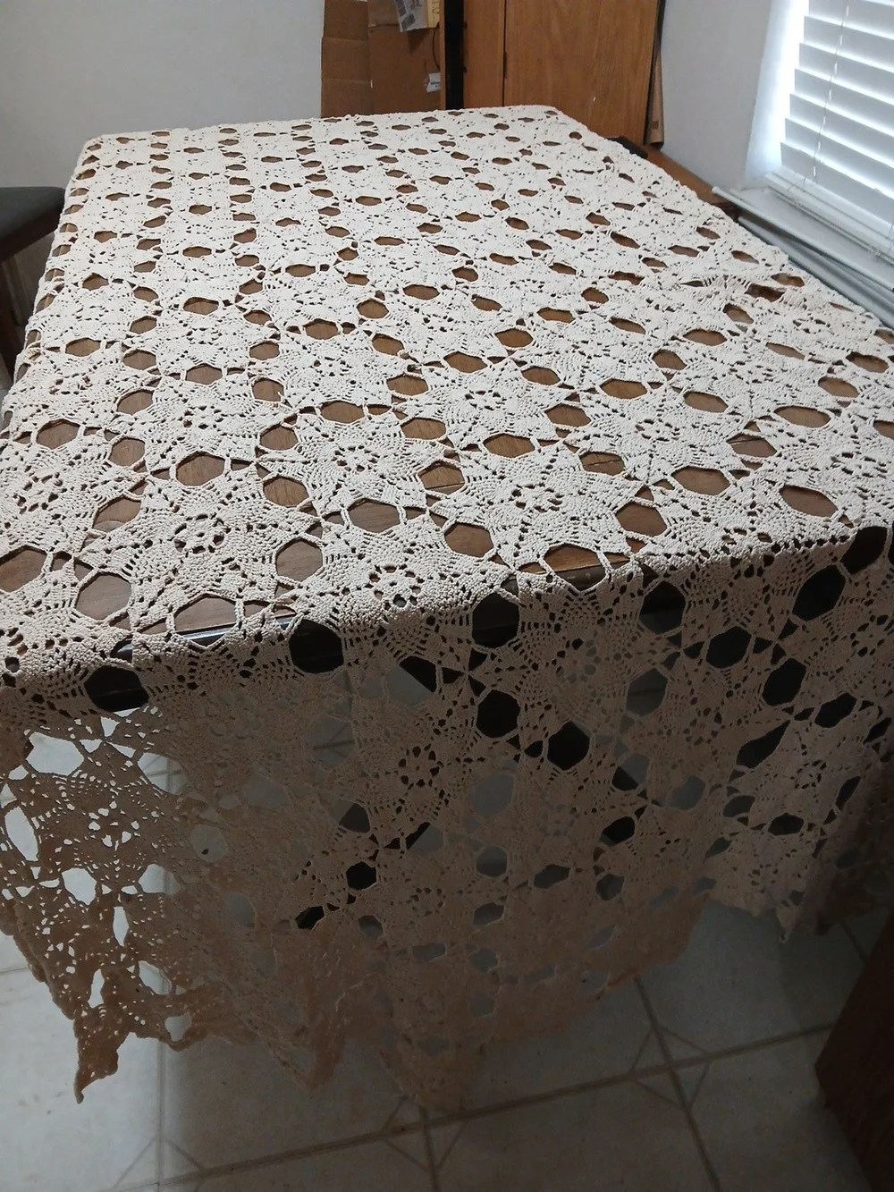 Vintage Handmade Crochet Lace Cotton Ecru Bed Coverlet Scallop Tablecloth 108x50
